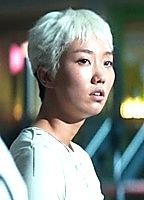 Lee Zoo-young