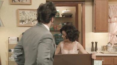 Alyssa Milano Get Grabbing Boobs in My Name is Earl