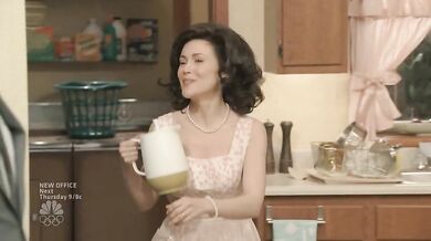 Alyssa Milano Get Grabbing Boobs in My Name is Earl