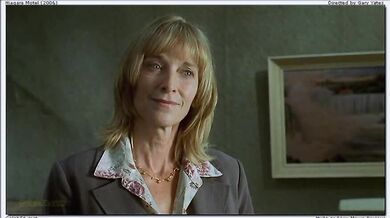 Niagara Motel scene 5