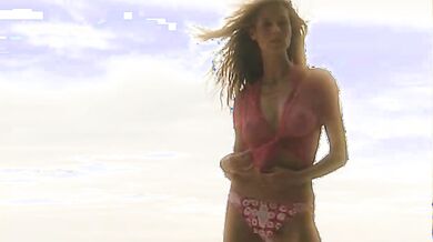 MTV Uncensored: Sports Illustrated Swimsuit Issue 2001 scene 3