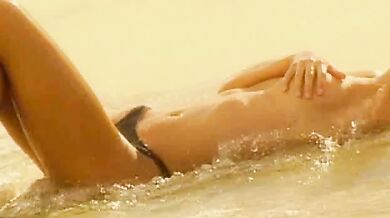 Sports Illustrated Swimsuit Issue 1999 scene 4