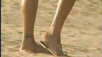 MTV Uncensored: Sports Illustrated Swimsuit Issue 2001 scene 4