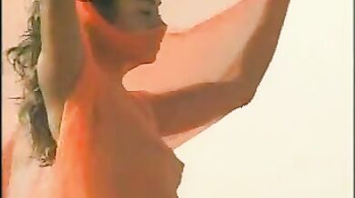 MTV Uncensored: Sports Illustrated Swimsuit Issue 2001 scene 4