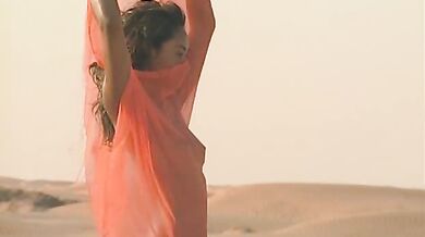 MTV Uncensored: Sports Illustrated Swimsuit Issue 2001 scene 5