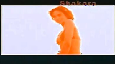 MTV Uncensored: Sports Illustrated Swimsuit Issue 2001 scene 6