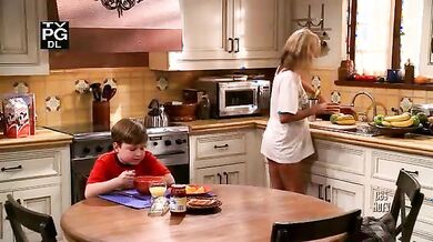 TWO and a Half Men scene 40