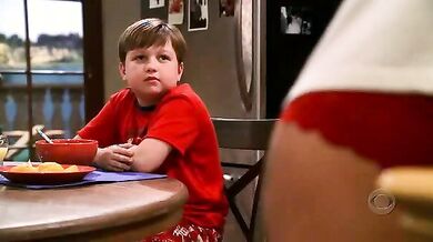 TWO and a Half Men scene 40