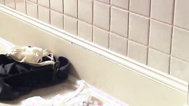 Lauren Smith, Erin Daniels Nude Bath Scenes in The L Word