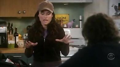 The New Adventures of Old Christine scene 10