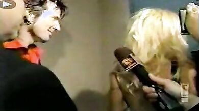 E! News scene 7