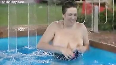 Big Brother:  UK scene 17