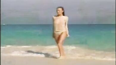 MTV Uncensored: Sports Illustrated Swimsuit Issue 2001 scene 8